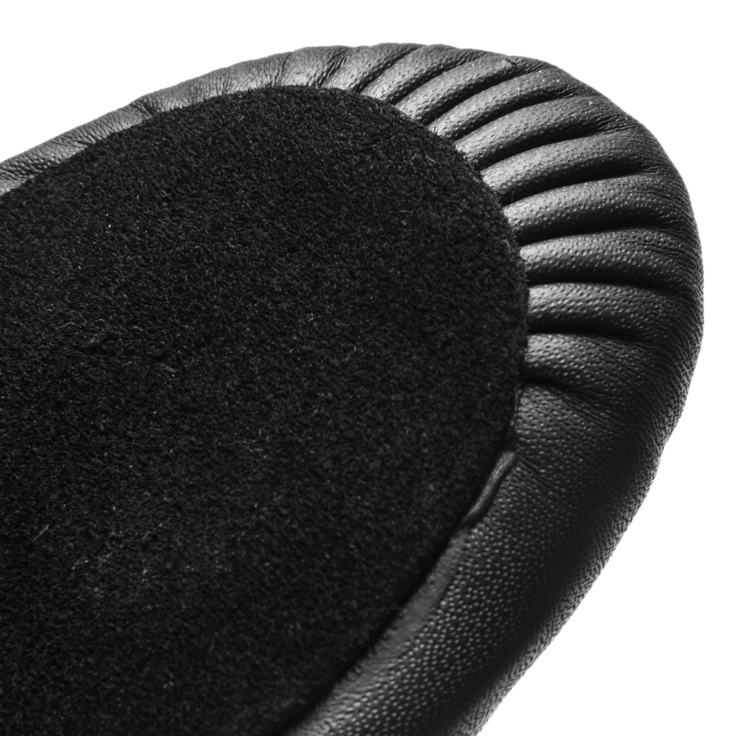 Nahaufnahme einer strukturierten Sohle der Rumpf 1270 Basic II Jazzschuhe in Schwarz mit geraffter Randnaht.