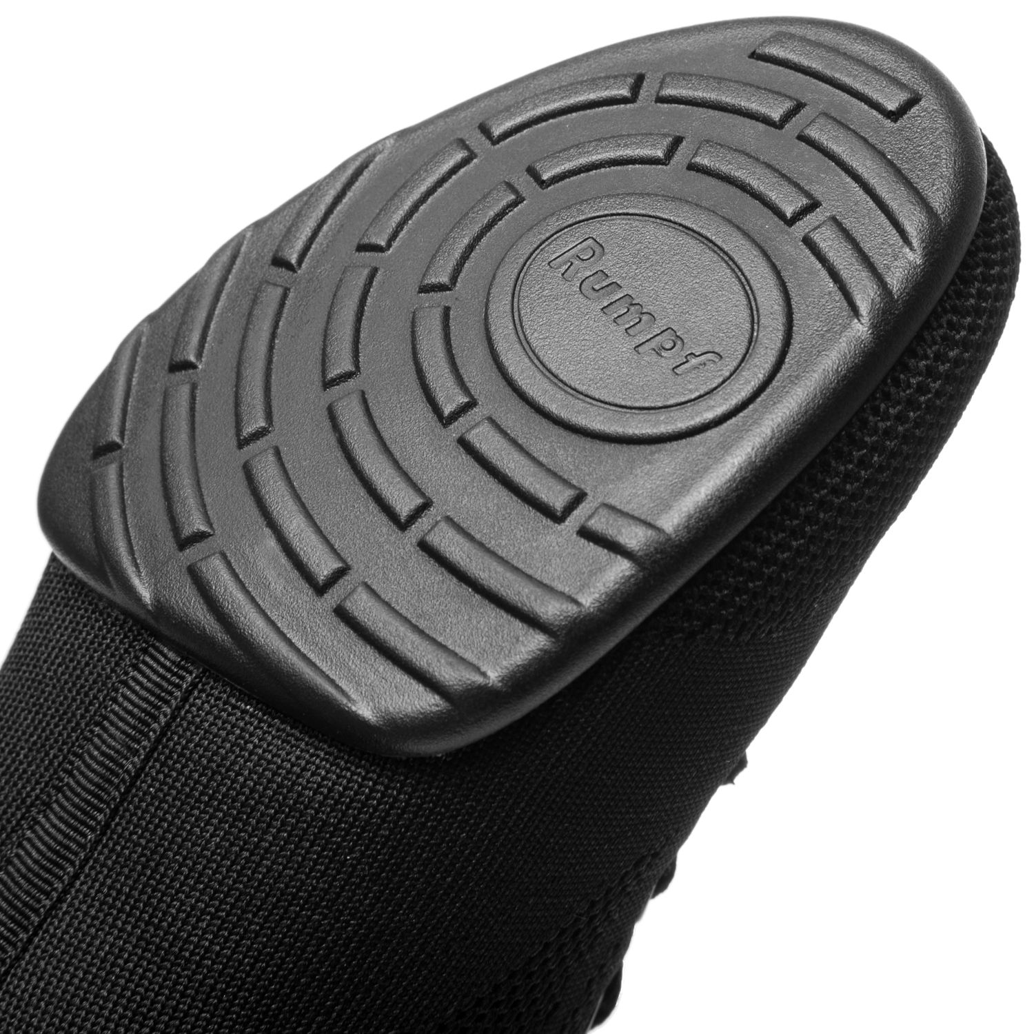 Nahaufnahme des Rumpf 1567 Zuma Tanzsneakers in Schwarz mit strukturierter Gummisohle und konzentrischen Mustern.